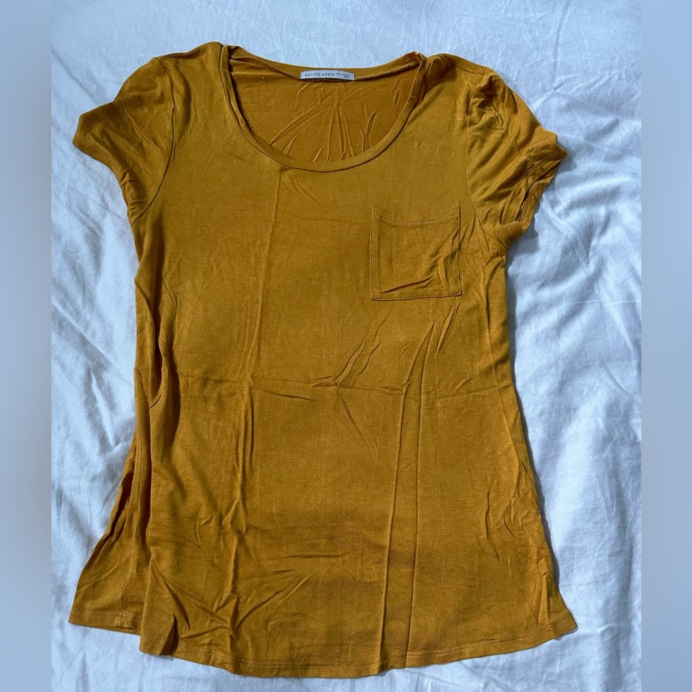 Active Basic mustard t-shirt - size small